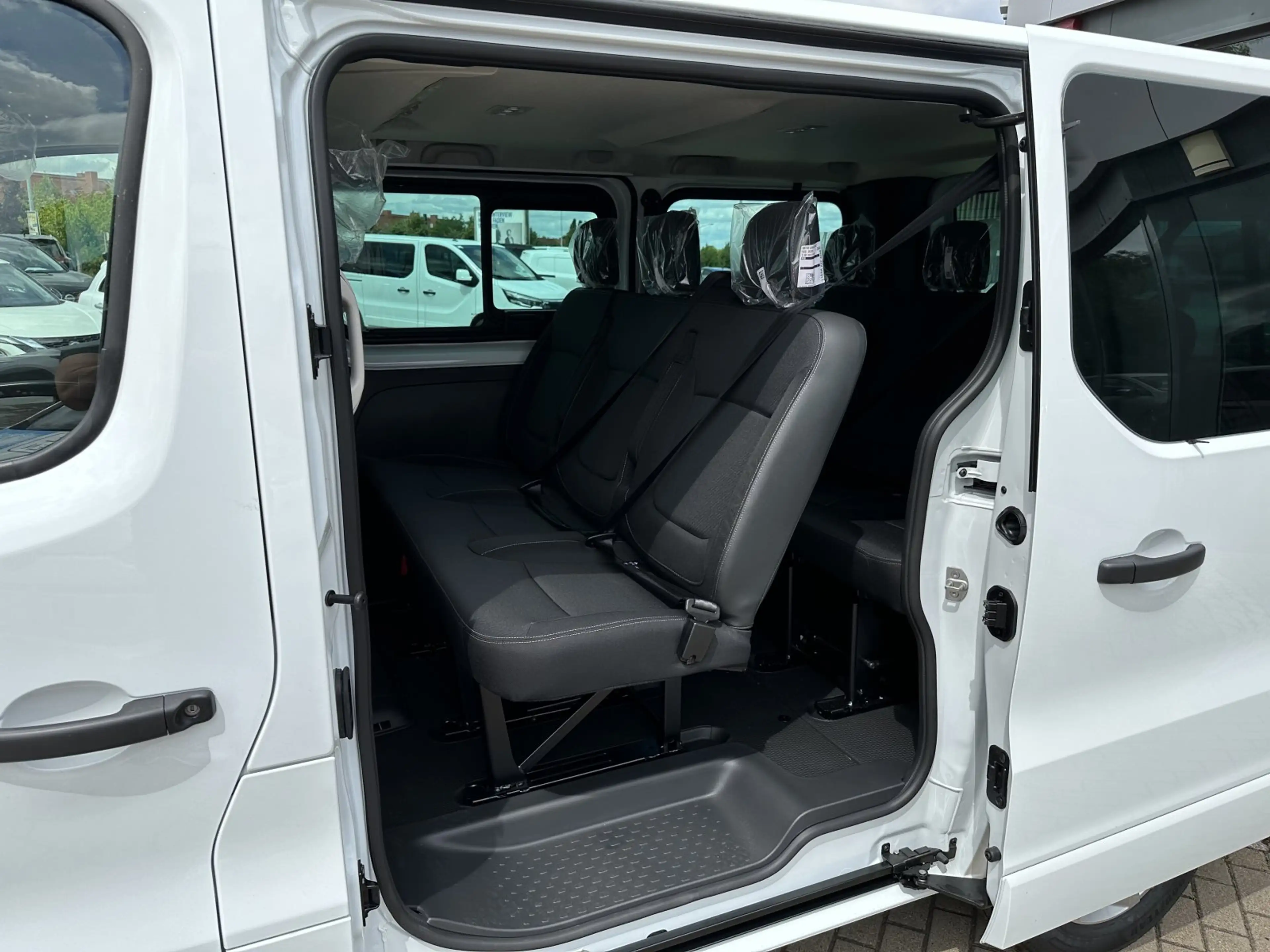 Nissan Primastar KOMBI 170DCT TEKNA 8 SITZE L1H1 2ST DESIGN — photo 15