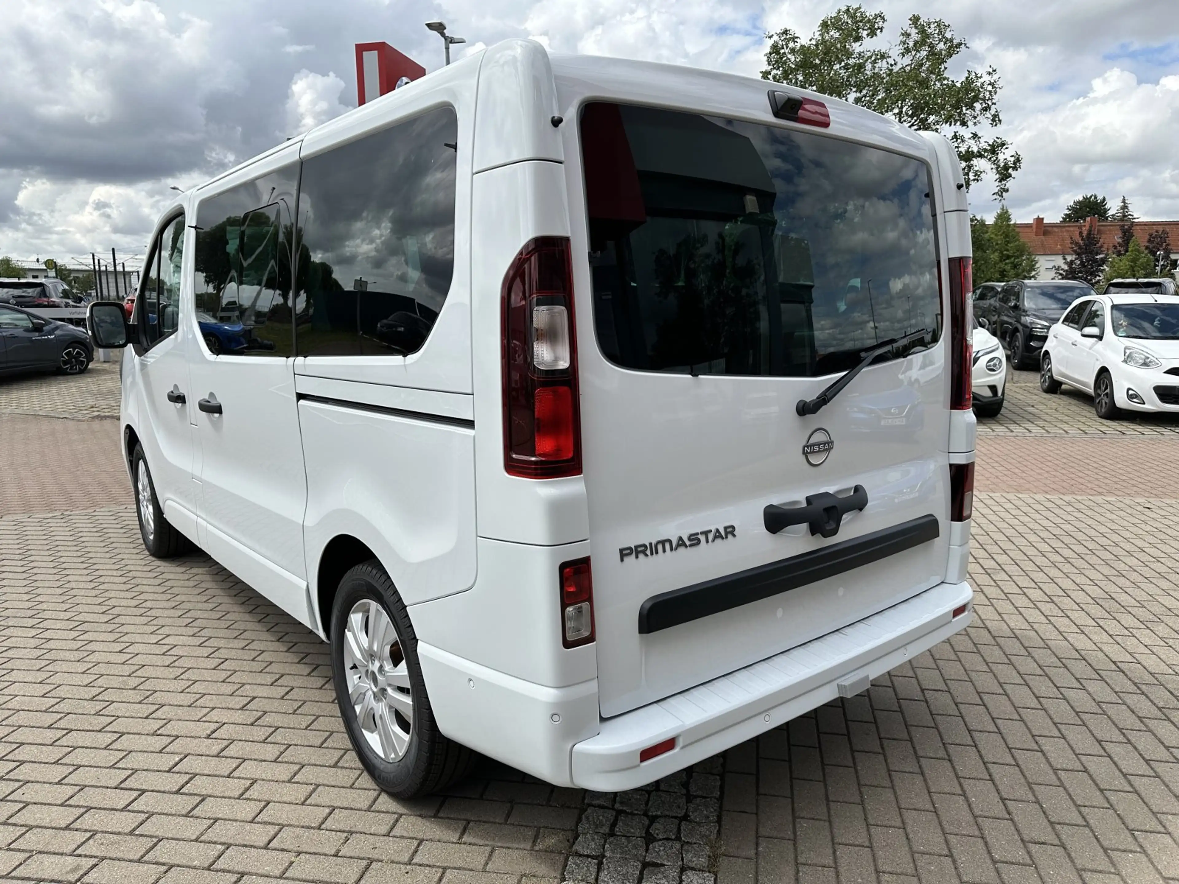 Nissan Primastar KOMBI 170DCT TEKNA 8 SITZE L1H1 2ST DESIGN — photo 5