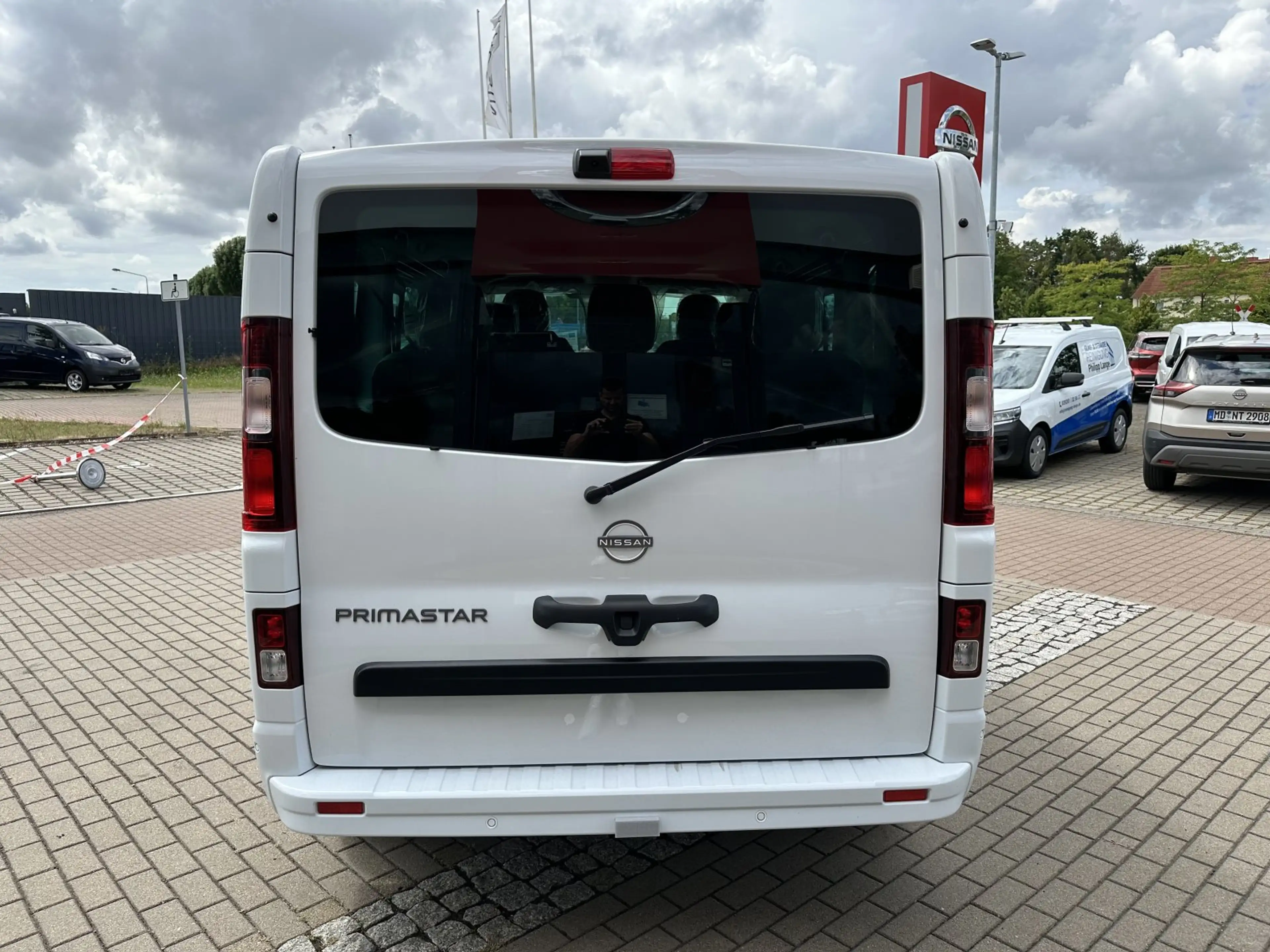 Nissan Primastar KOMBI 170DCT TEKNA 8 SITZE L1H1 2ST DESIGN — photo 6