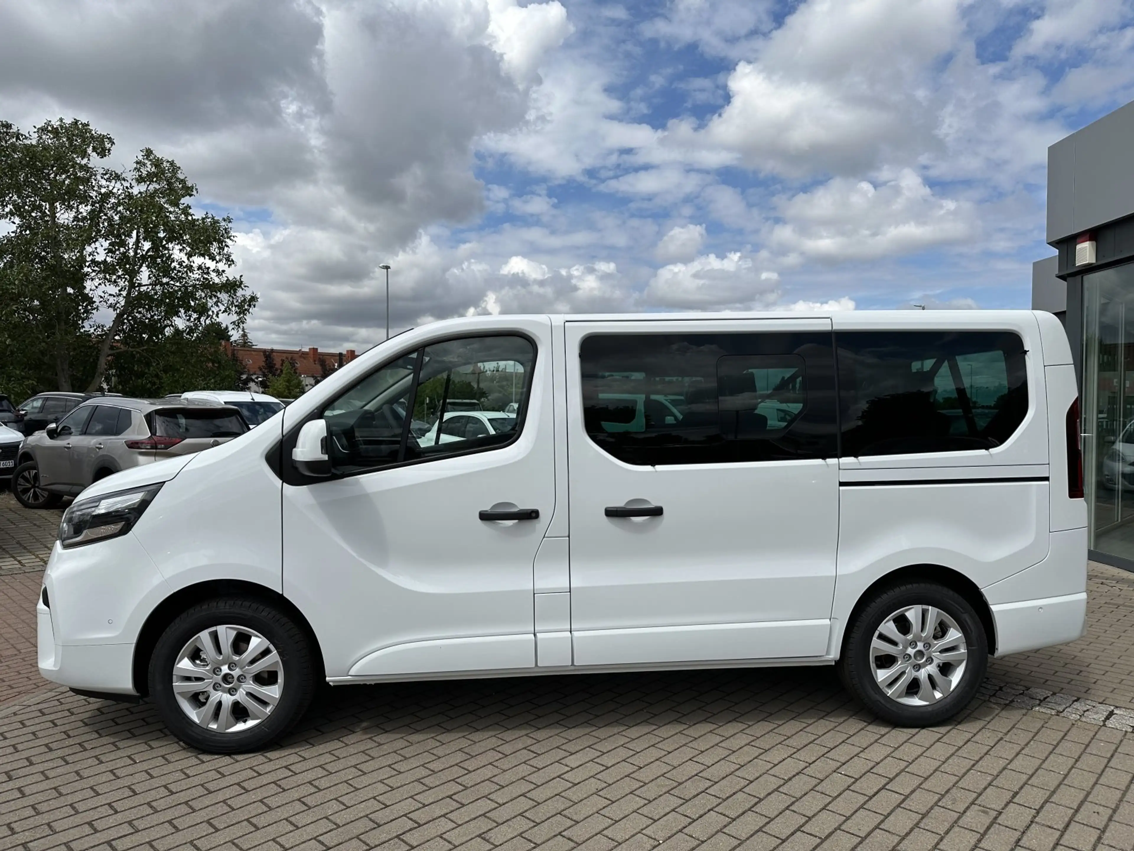 Nissan Primastar KOMBI 170DCT TEKNA 8 SITZE L1H1 2ST DESIGN — photo 4