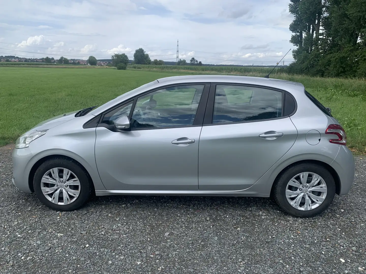 Peugeot 208 208 Active 1,2 L 82 VTI Silber - 1