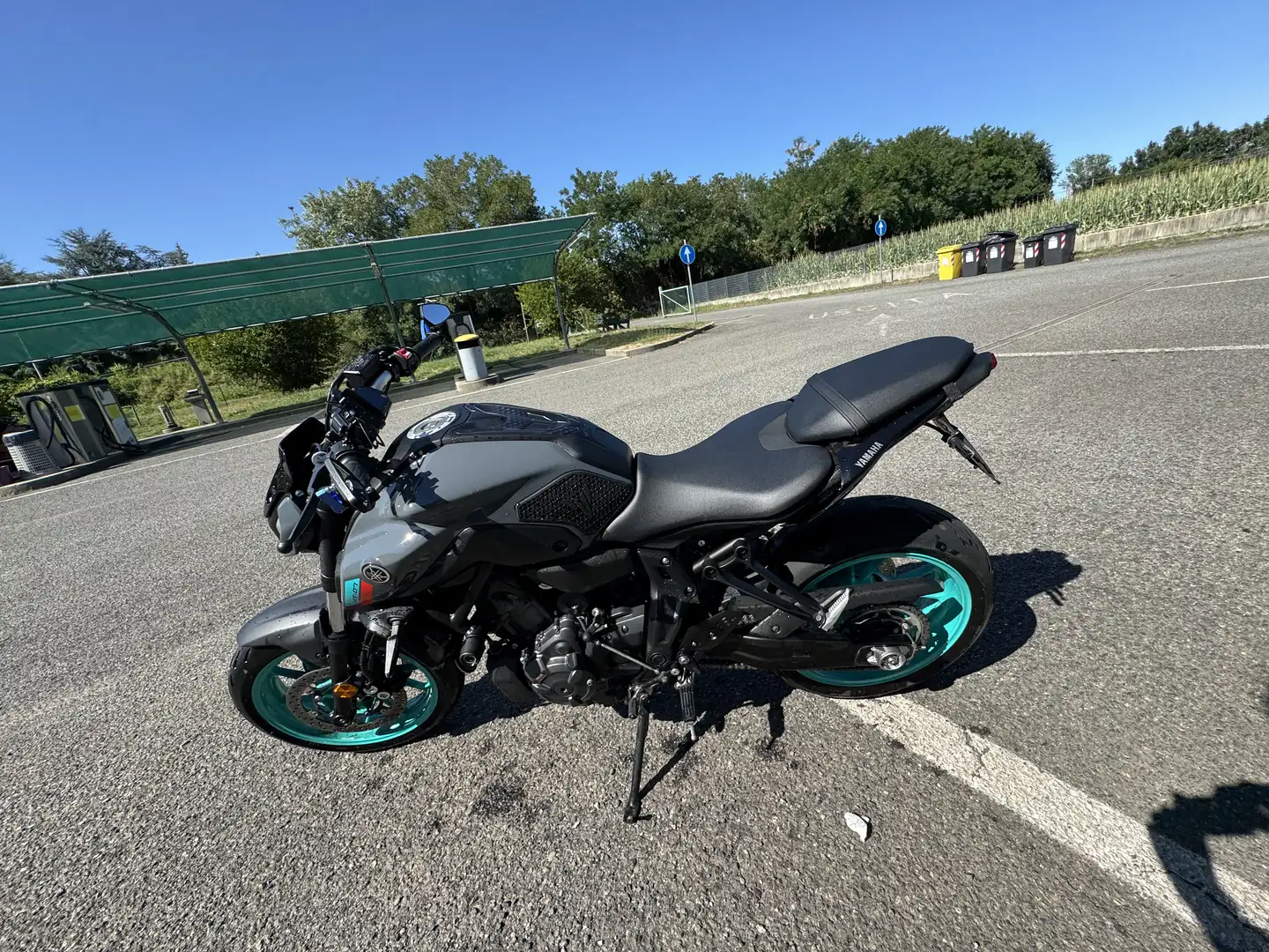 Yamaha MT-07 cyan - 1