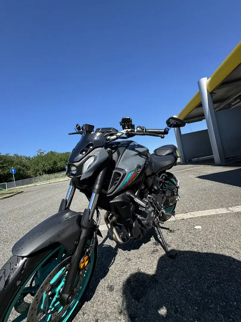 Yamaha MT-07 cyan - 2