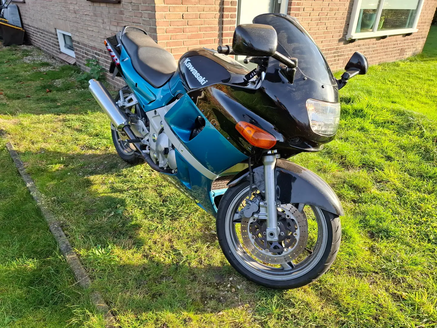 Kawasaki ZZR 600 Negro - 1