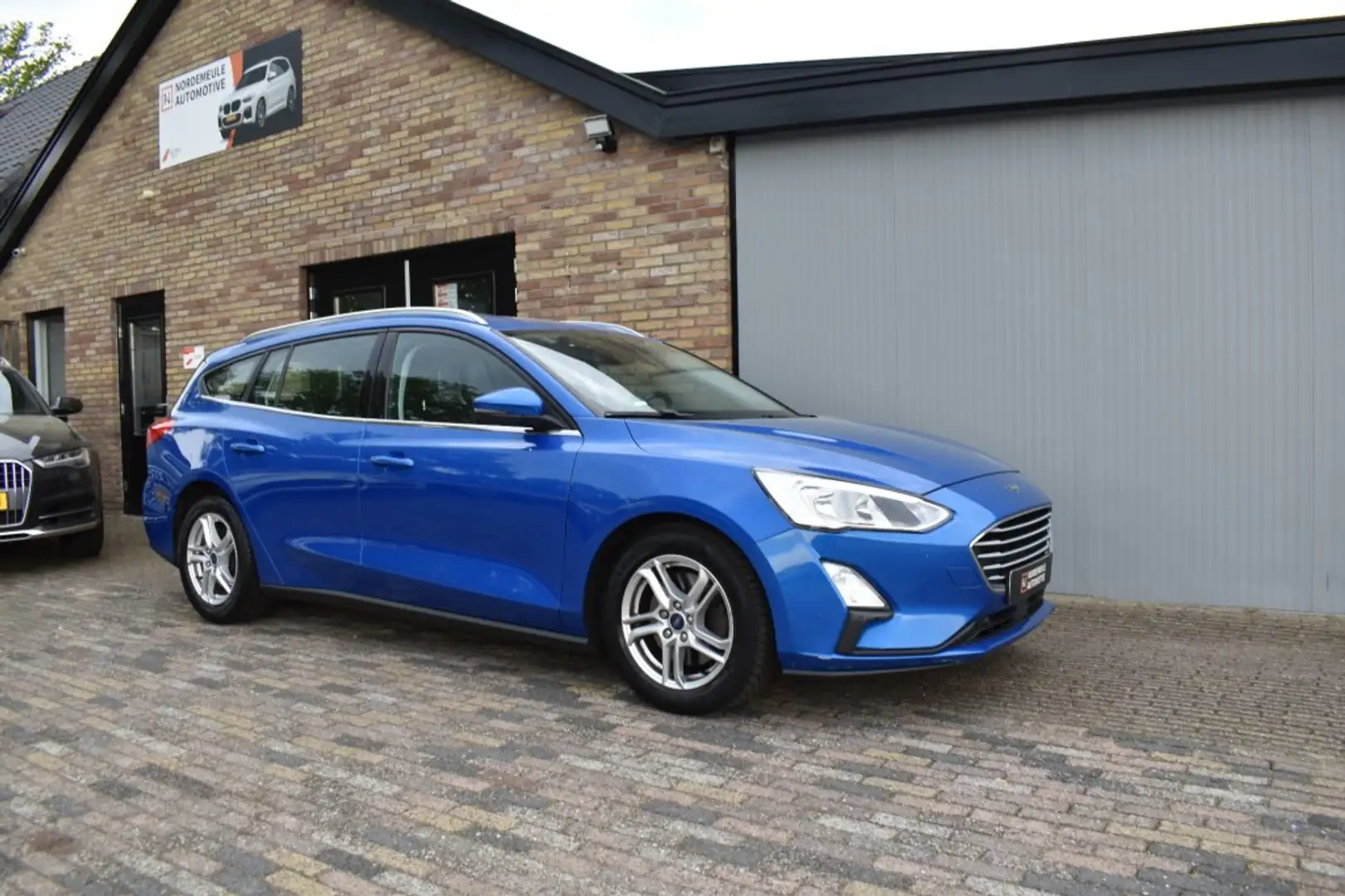Ford Focus 1.5 ECOBL. TR.ED.BNS, Cruise, Trekhaak, Dealer Blauw - 2