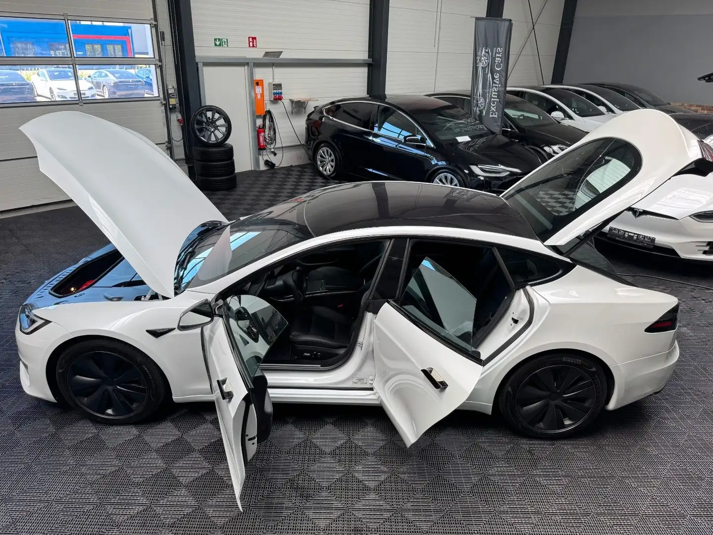 Tesla Model S MODEL S PALLADIUM MAXIMAL RANGE | YOKE | AHK | Weiß - 2