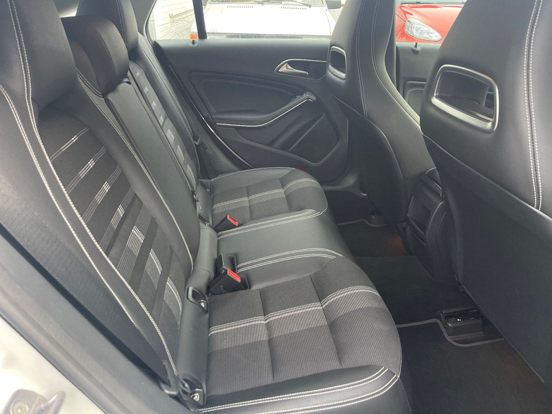 Mercedes-Benz CLA 180 7G-DCT Urban LED COMAND AHK CarPlay — photo 13