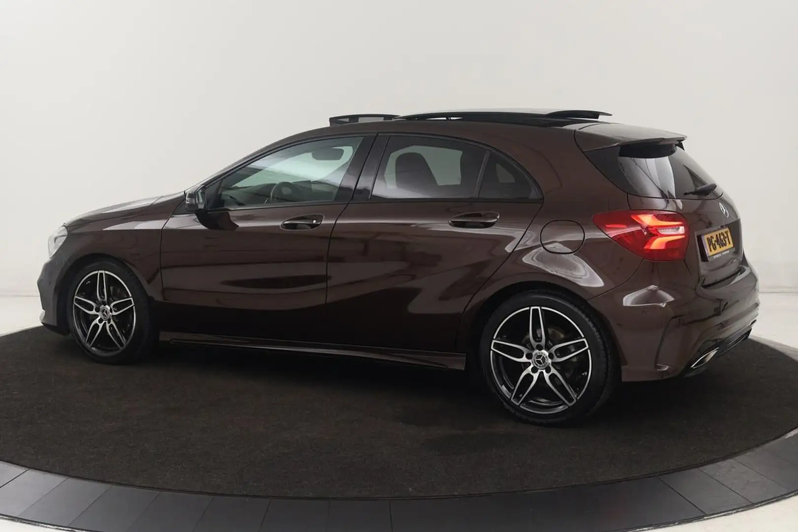 Mercedes-Benz A 160 AMG Night | Panoramadak | Camera | Full LED | Navi Brun - 2