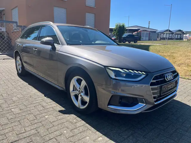 Audi A4 view 5