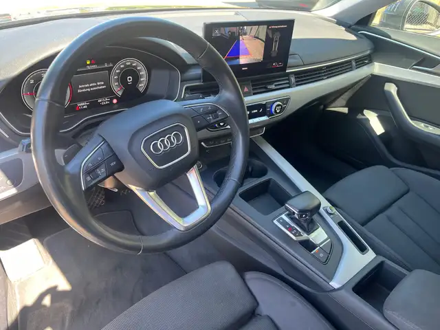 Audi A4 view 11