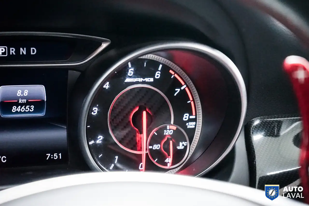 Mercedes-Benz GLA снимка Mercedes-Benz GLA