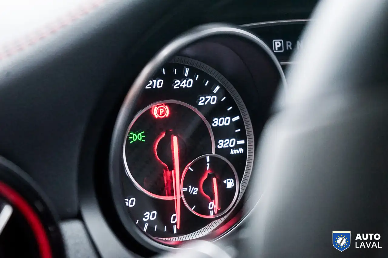 Mercedes-Benz GLA снимка Mercedes-Benz GLA