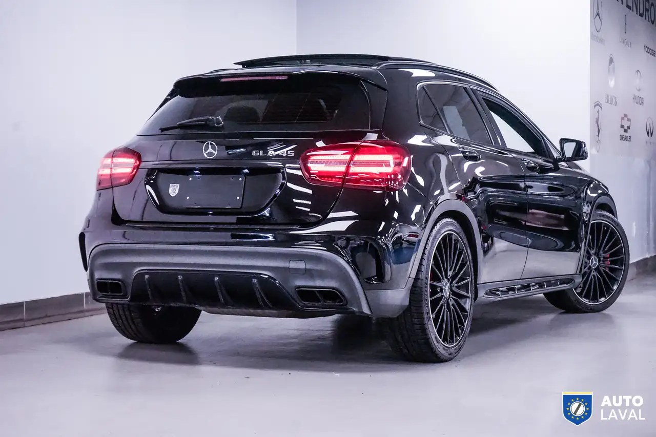 Mercedes-Benz GLA снимка Mercedes-Benz GLA