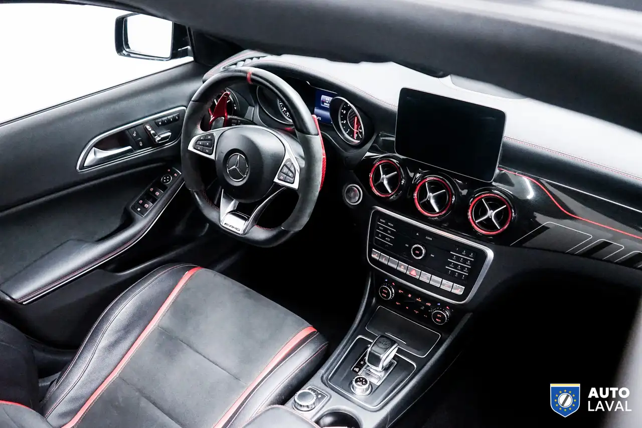 Mercedes-Benz GLA снимка Mercedes-Benz GLA