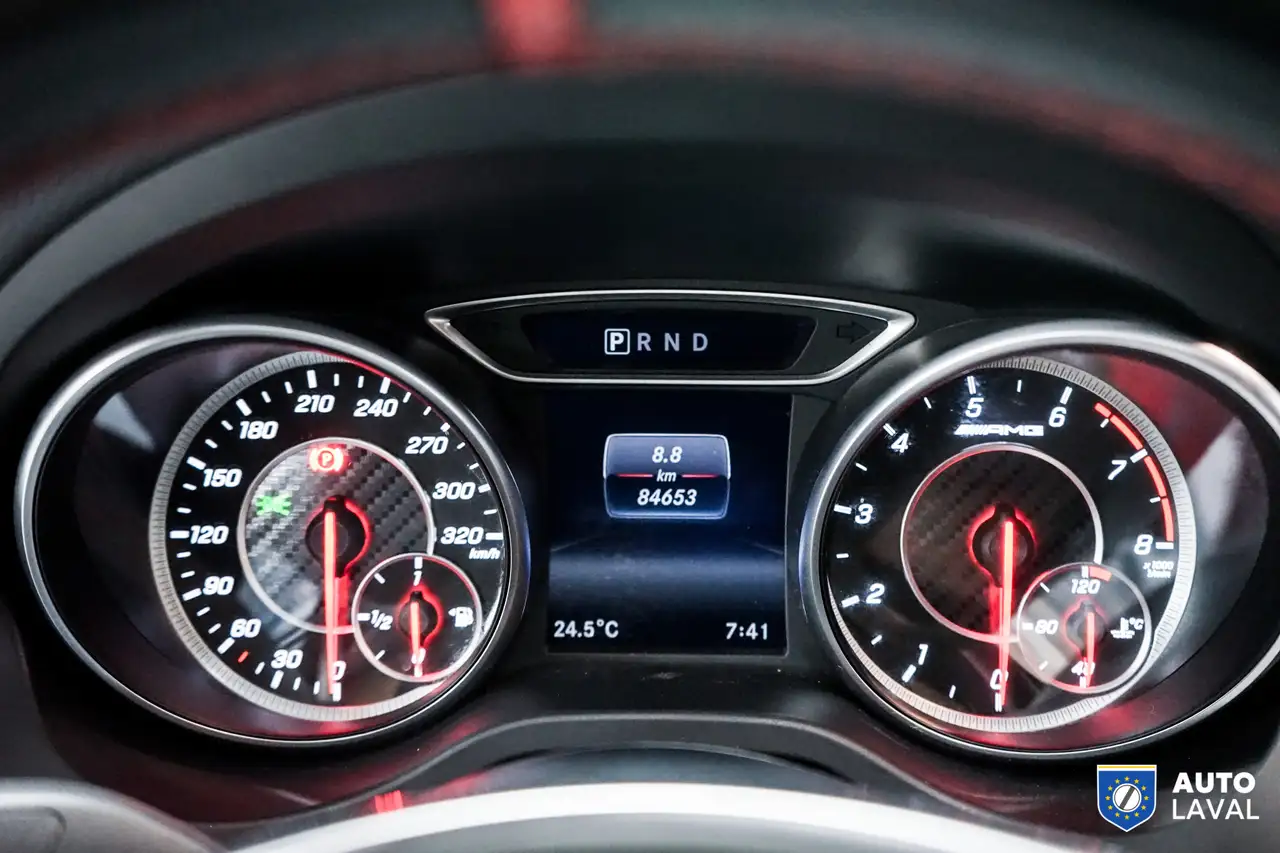 Mercedes-Benz GLA снимка Mercedes-Benz GLA