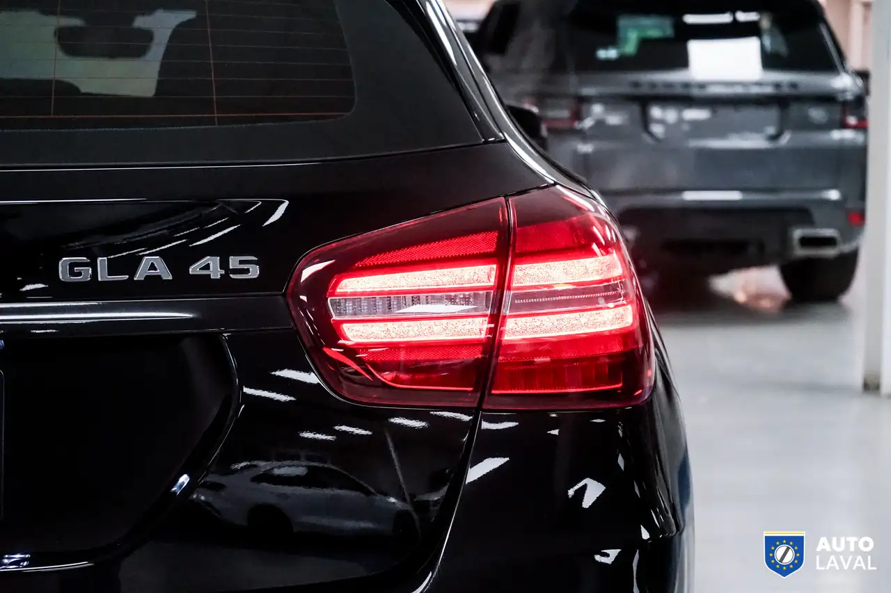 Mercedes-Benz GLA снимка Mercedes-Benz GLA