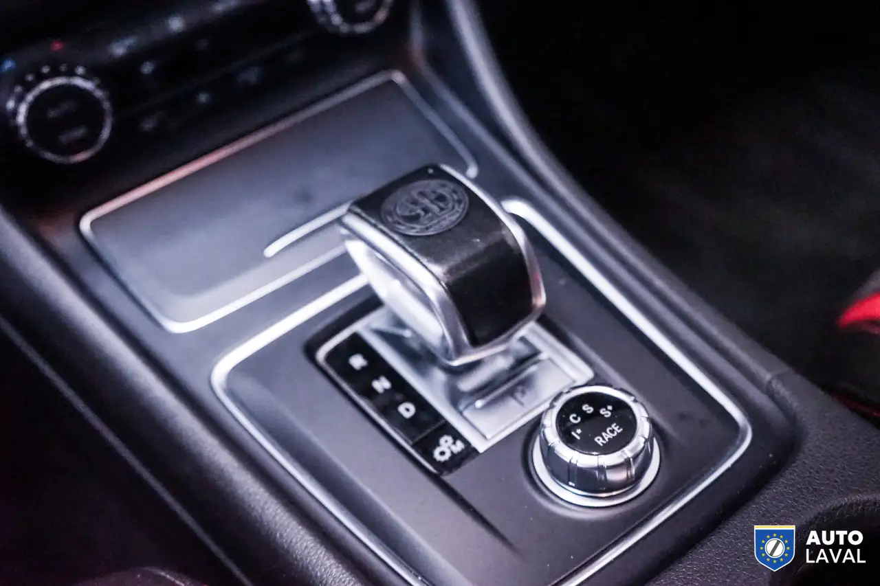 Mercedes-Benz GLA снимка Mercedes-Benz GLA