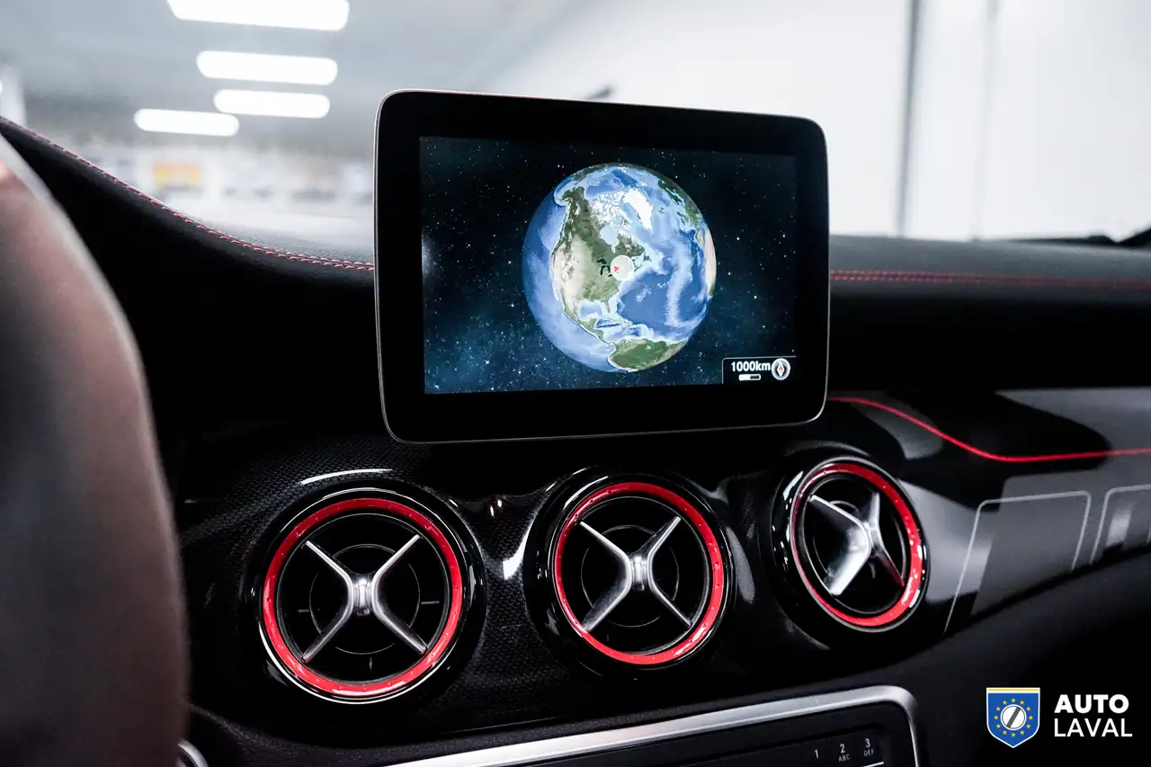 Mercedes-Benz GLA снимка Mercedes-Benz GLA