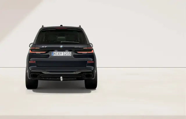 BMW X7 view 5