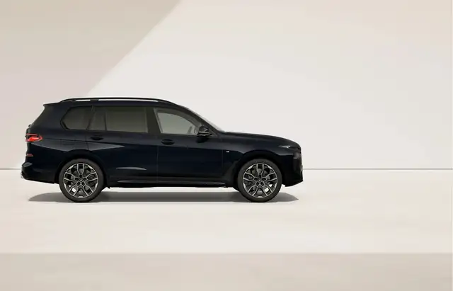 BMW X7 view 7