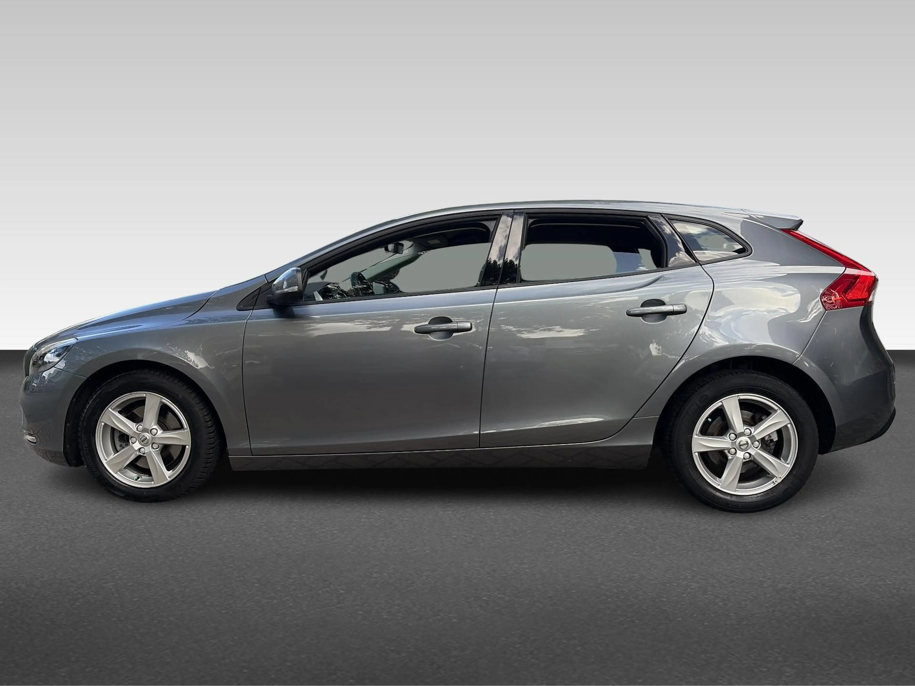 Volvo V40 2.0 T2 R-Design | Unieke kmstand! | Trekhaak | Air — photo 2