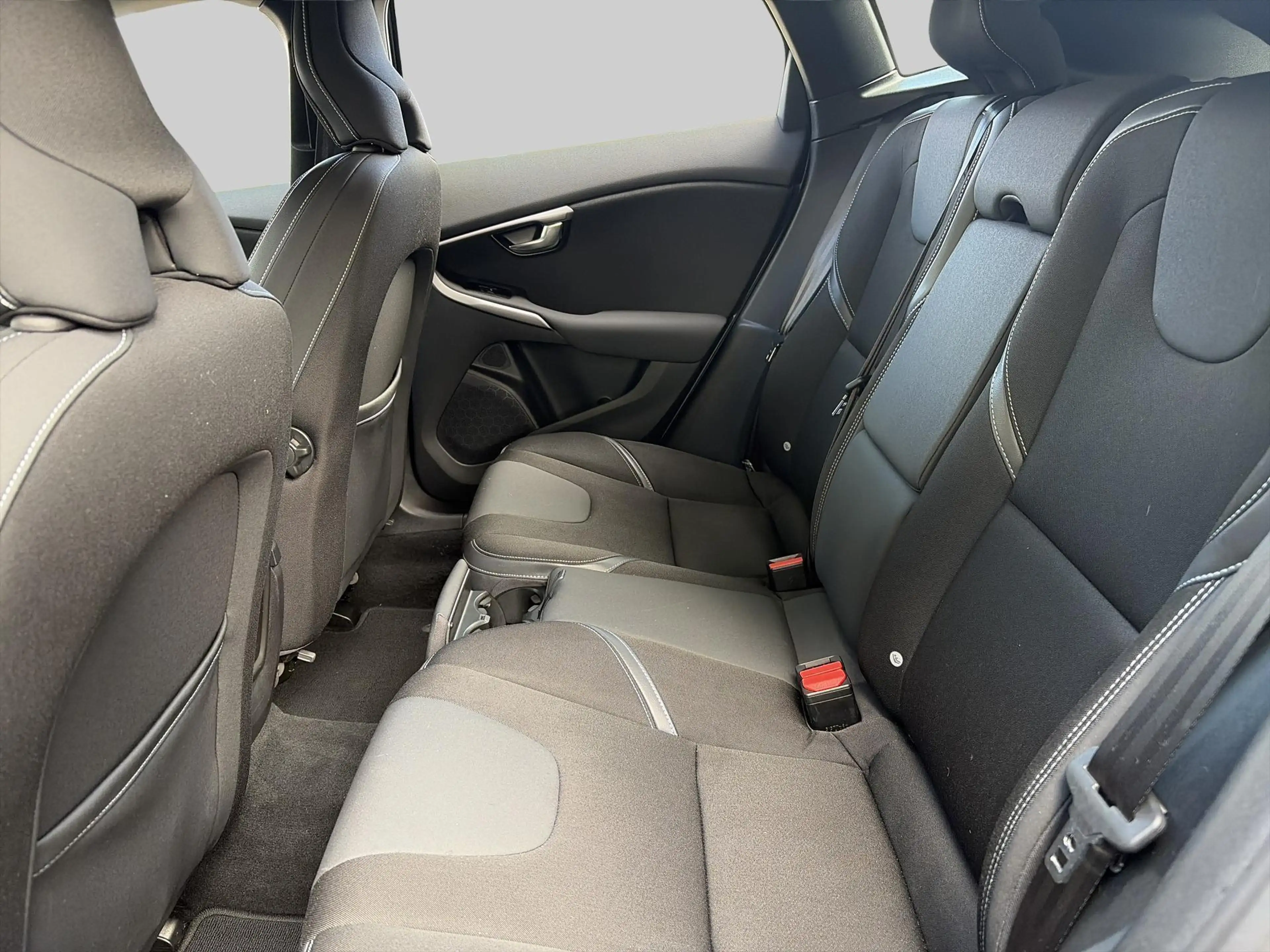 Volvo V40 2.0 T2 R-Design | Unieke kmstand! | Trekhaak | Air — photo 6