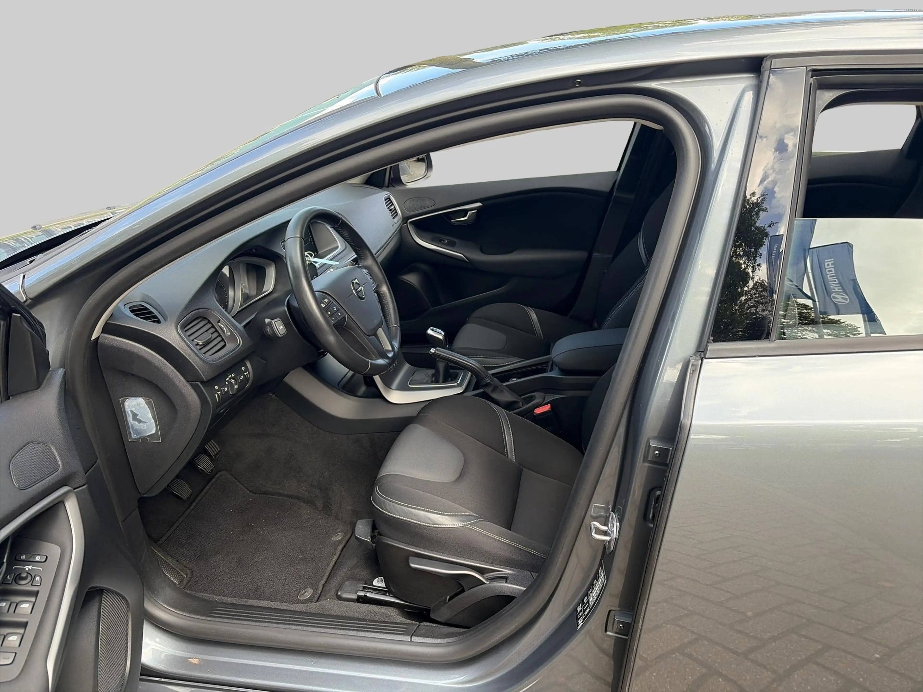 Volvo V40 2.0 T2 R-Design | Unieke kmstand! | Trekhaak | Air — photo 12