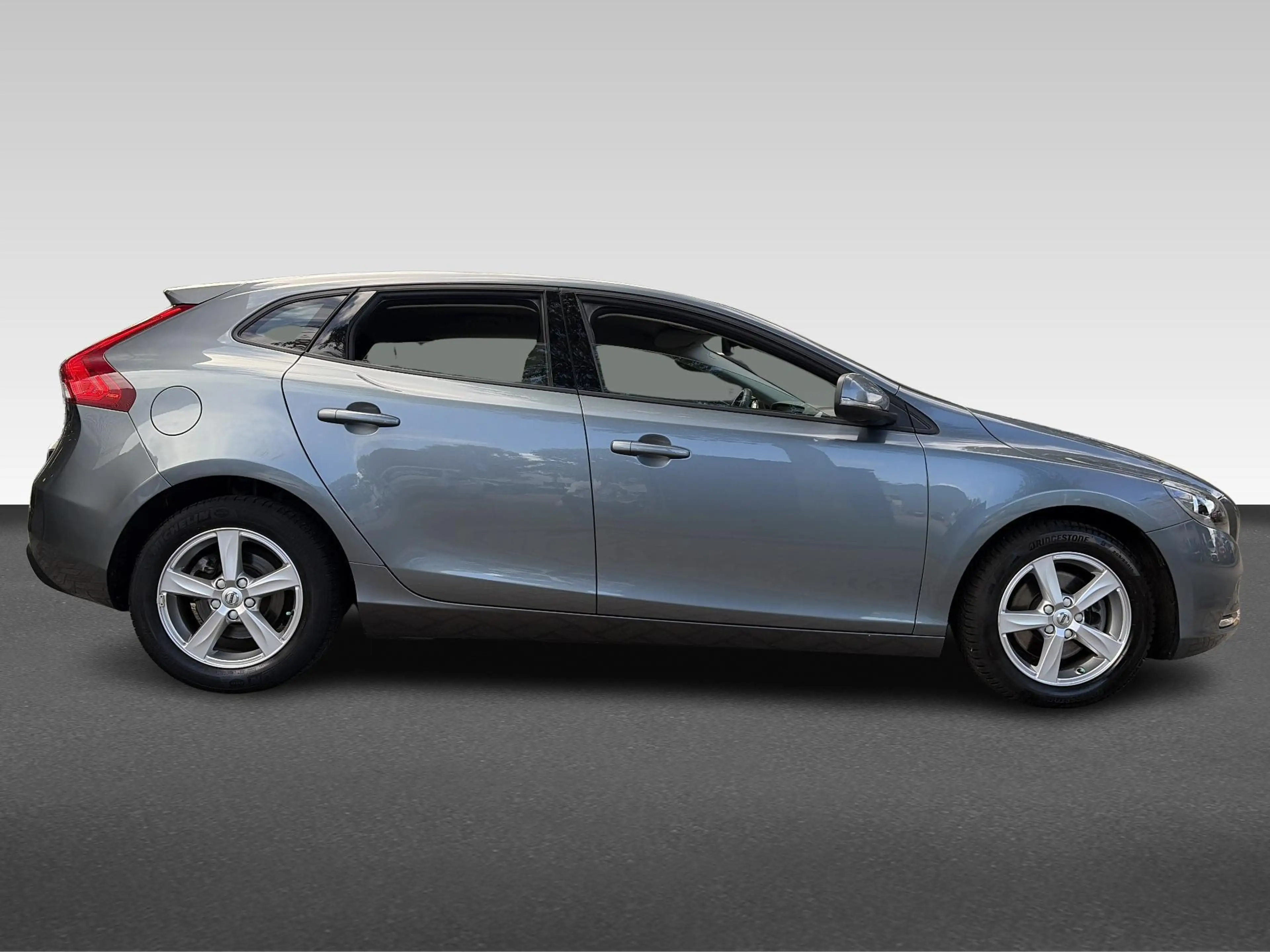 Volvo V40 2.0 T2 R-Design | Unieke kmstand! | Trekhaak | Air — photo 9