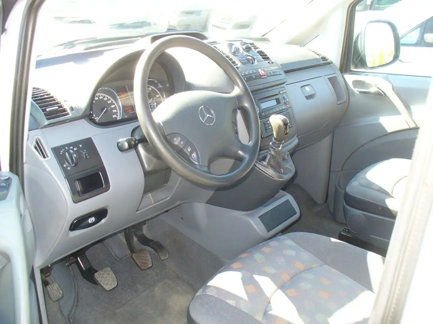 Mercedes-Benz Vito 111 CDI lang,8 Sitzer mit Rost und Gebrauchsspuren Ezüst - 2