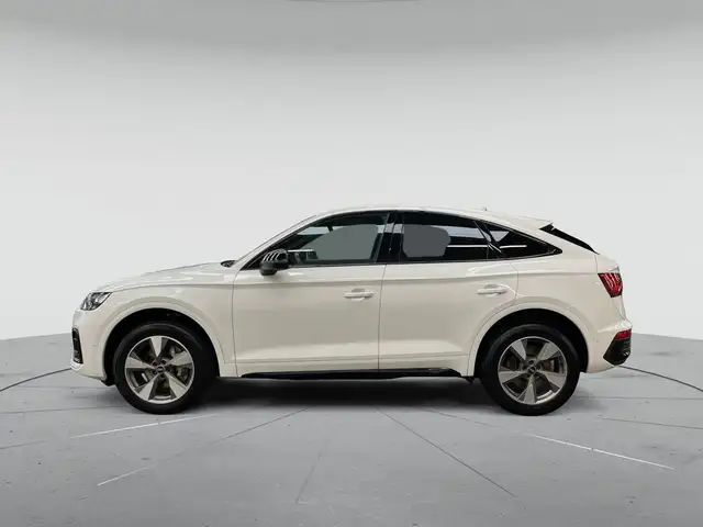 Audi Q5 view 3