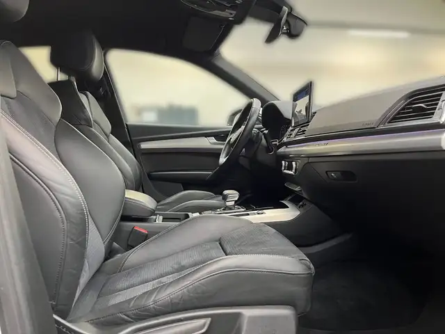 Audi Q5 view 10