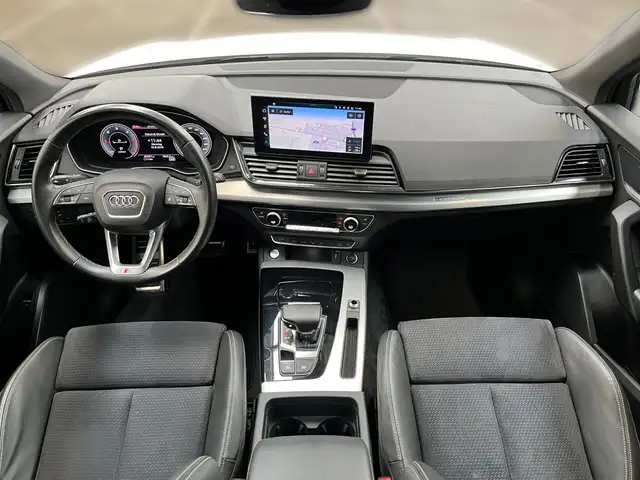Audi Q5 view 8