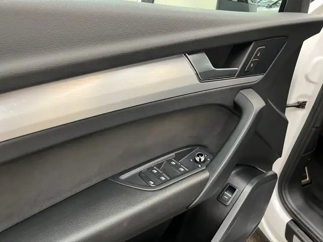 Audi Q5 view 16