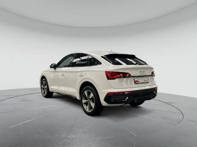 Audi Q5 view 4