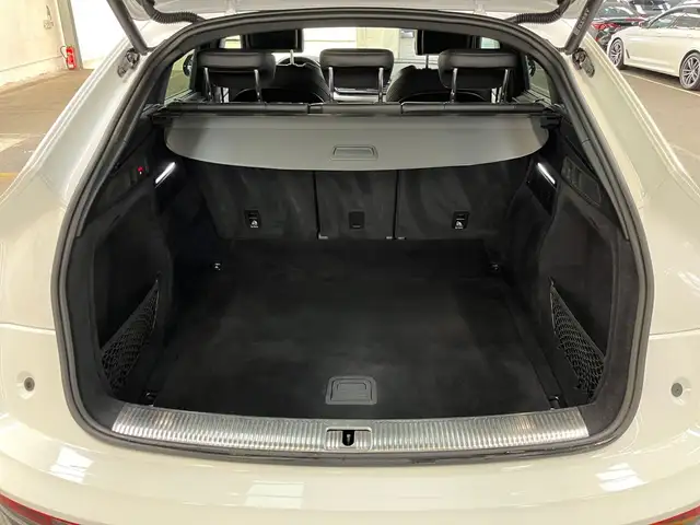 Audi Q5 view 11