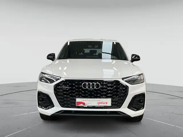 Audi Q5 view 2