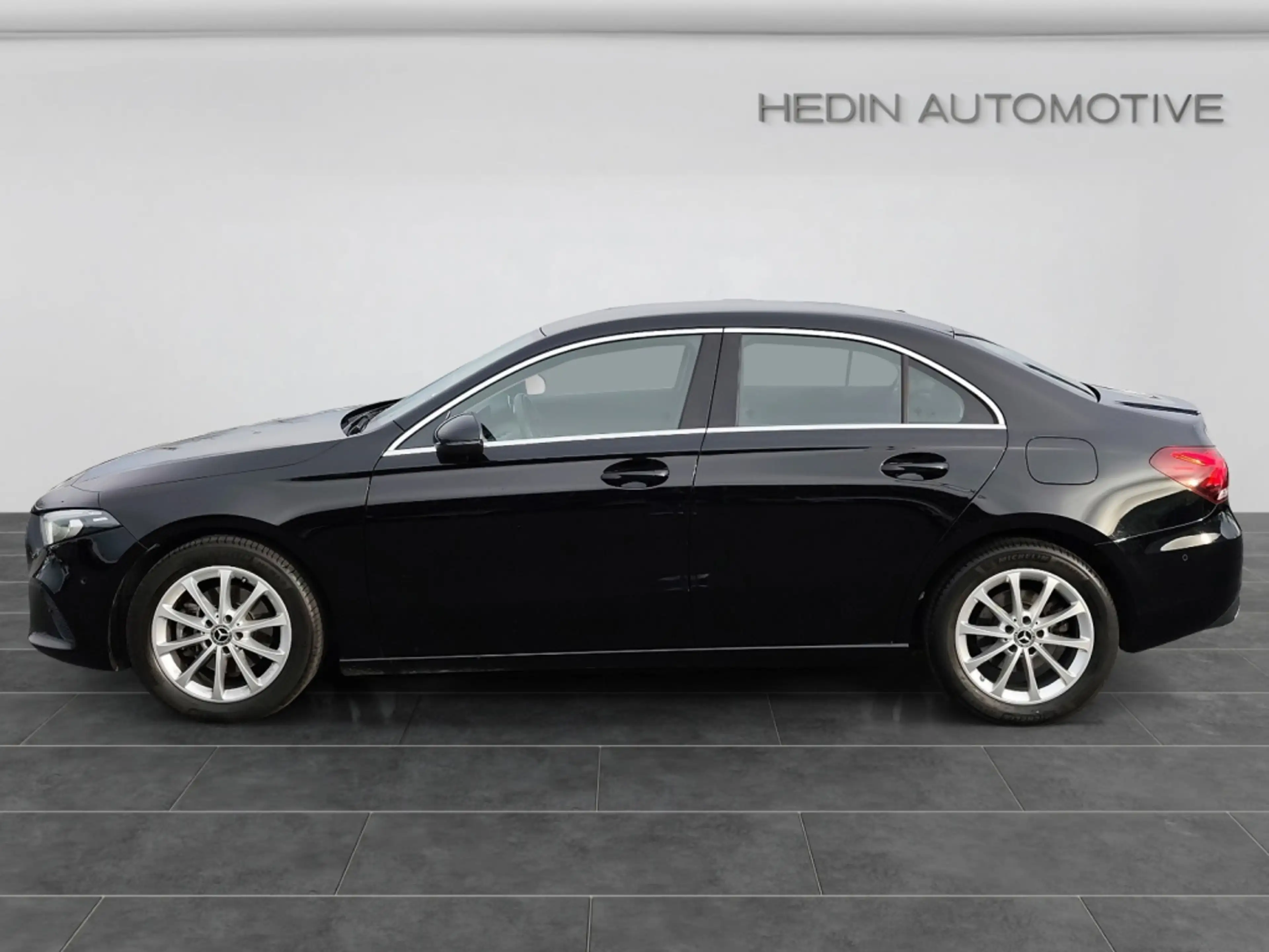 Mercedes-Benz A 200 Limousine PROGRESSIVE|MBUX|SHZ|TEMP|AHK|LM — photo 3