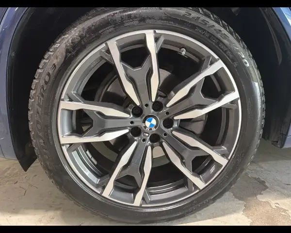 BMW X3 view 10