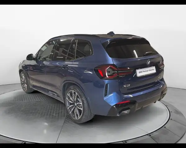 BMW X3 view 8