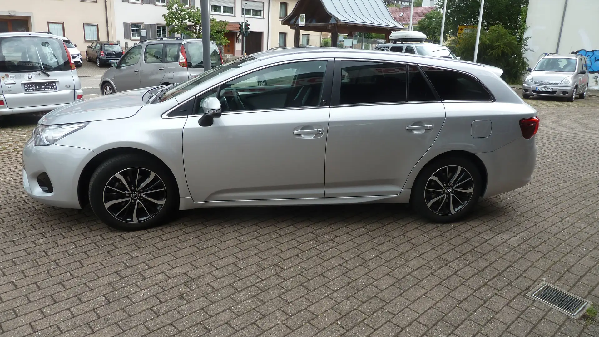 Toyota Avensis Team D Grau - 2
