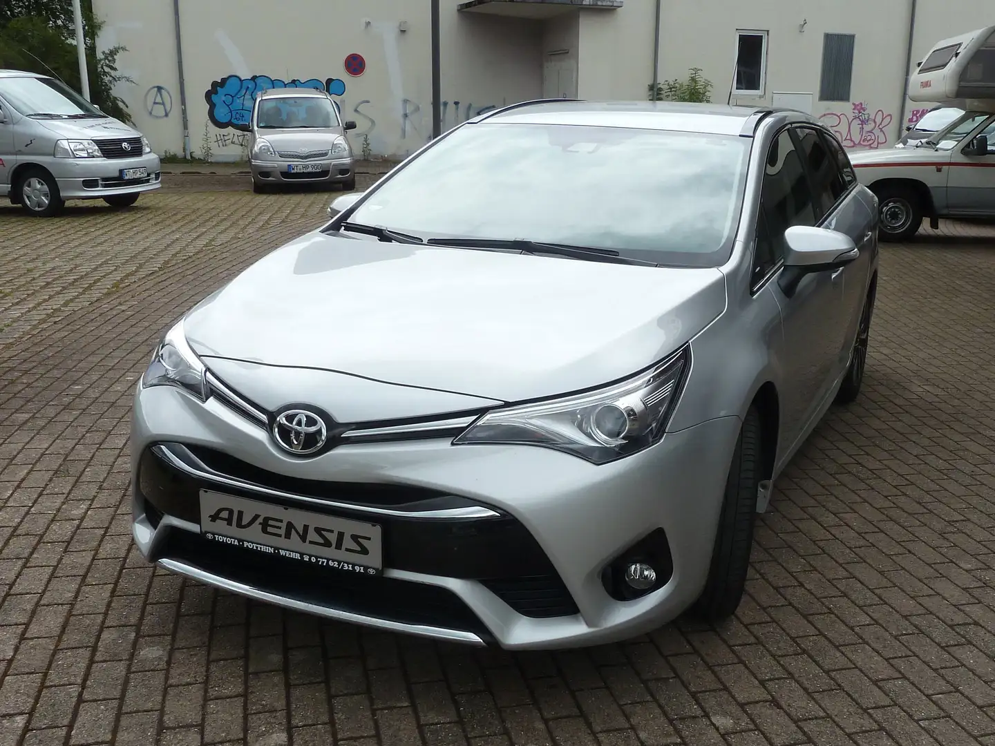 Toyota Avensis Team D Grau - 1