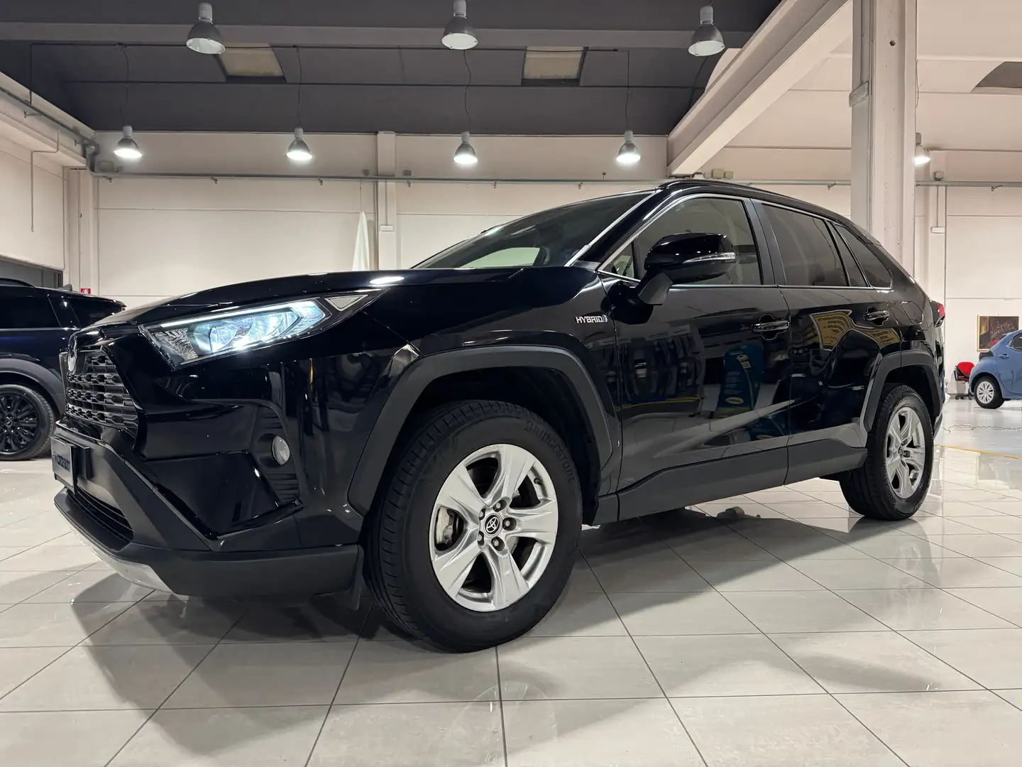 Toyota RAV 4 2.5 HV (218CV) E-CVT 2WD Active NAVI PRONTA Zwart - 1