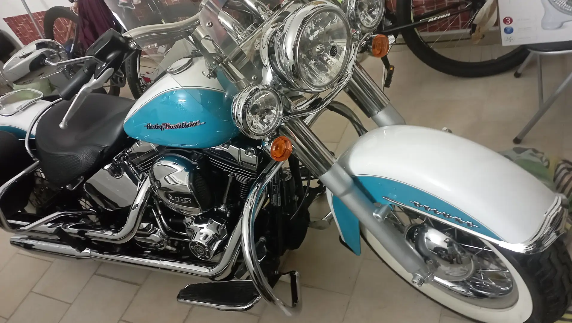 Harley-Davidson Deluxe 103 Bianco - 2