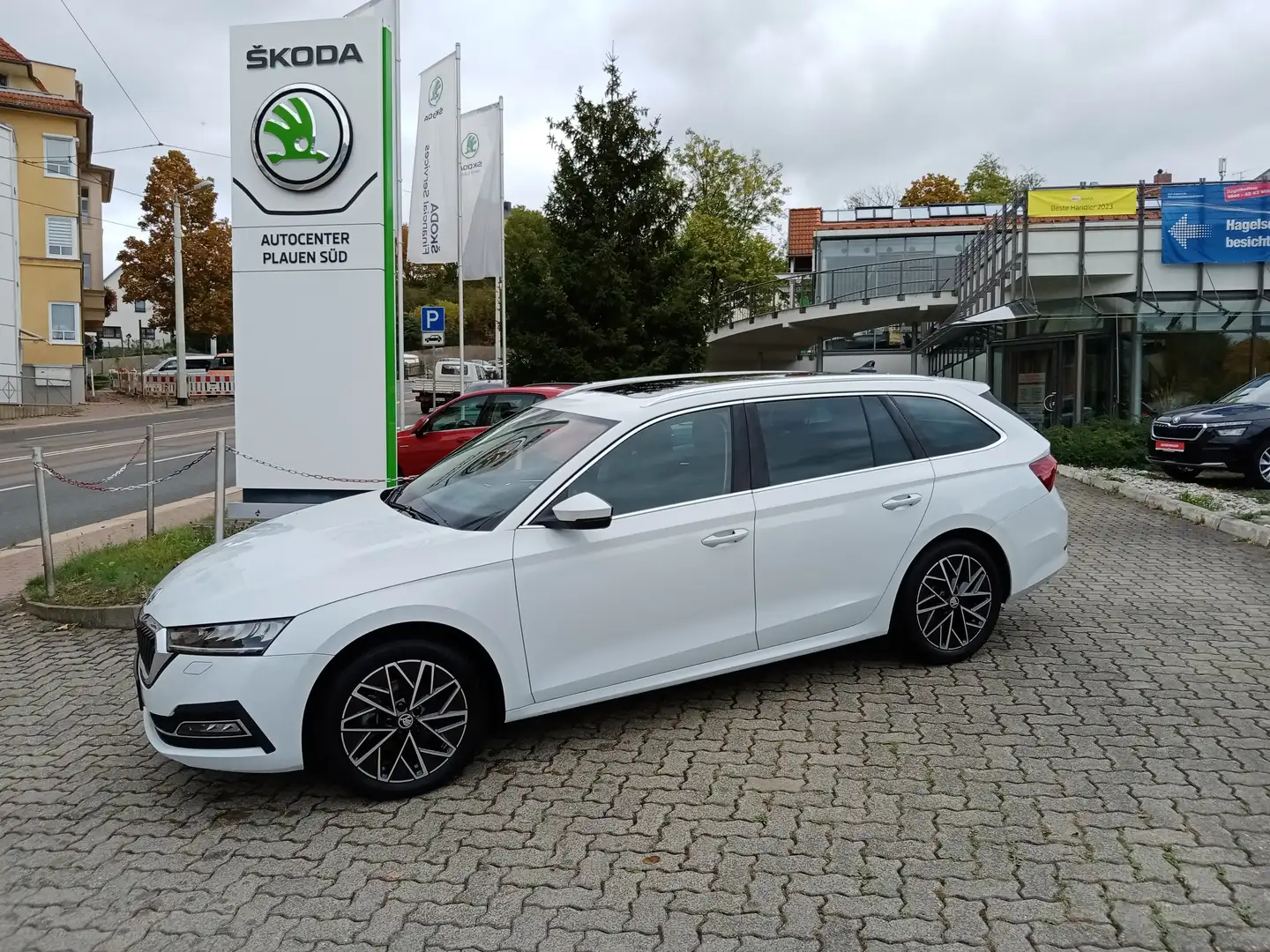 Skoda Octavia Combi Style 1,5 TSI DSG eTec Hybrid Wit - 1