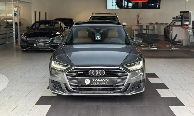 Audi A8 view 3