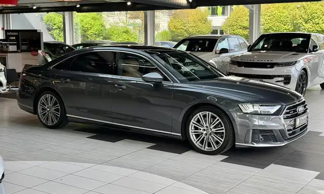 Audi A8 view 4