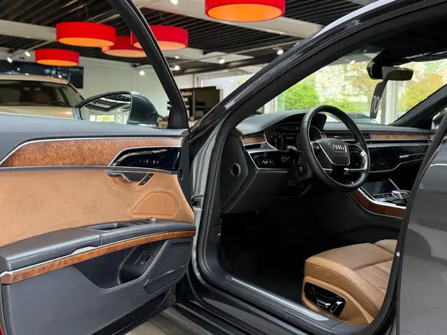 Audi A8 view 9