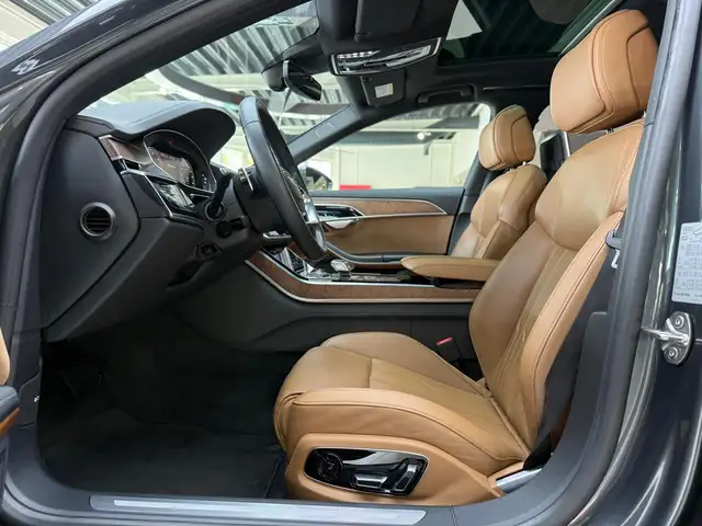 Audi A8 view 10