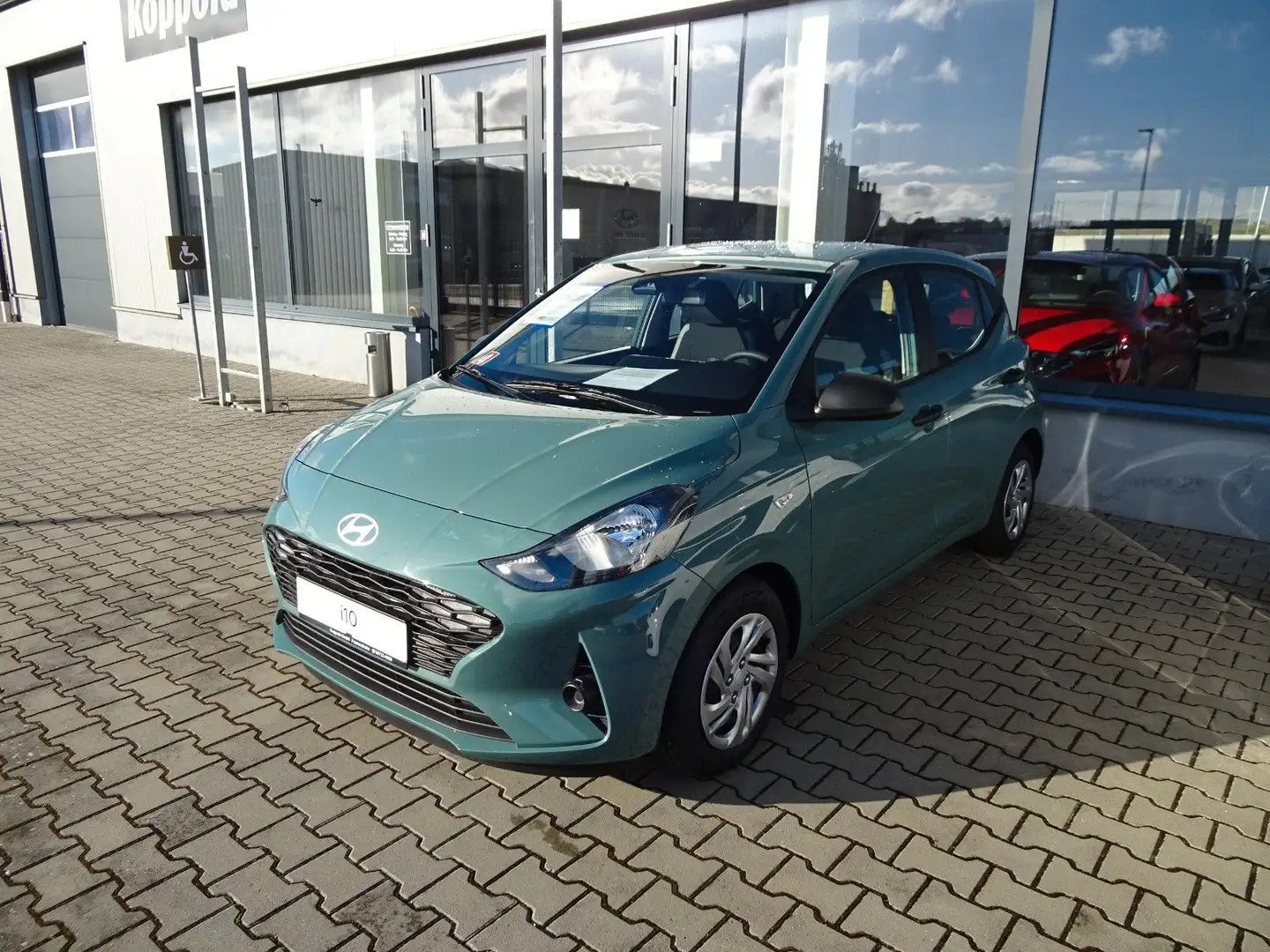 Hyundai i10 1,0 Wave Grün - 1