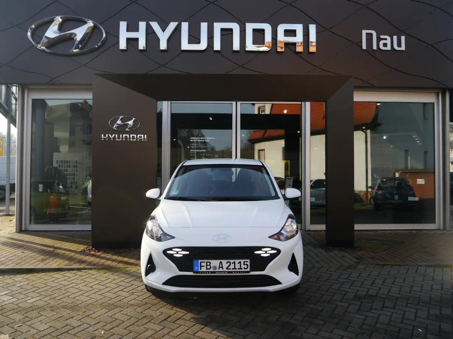 Hyundai i10 1.0 Select BigDeal Inspektionspaket Weiß - 2